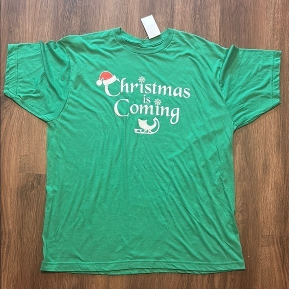 FREE w/purchase: NWT Green 'Christmas is Coming' Extra Soft T-Shirt XL - Picture 1 of 2
